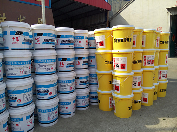 工程機械潤滑油的使用及注意事項 工程機械潤滑油的使用及注意事項